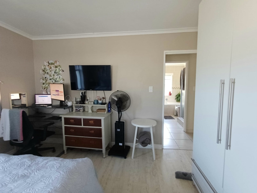 2 Bedroom Property for Sale in Protea Heights Western Cape